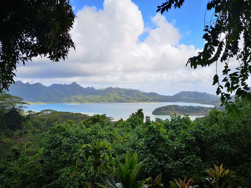 Vue du Belvédère de Huahine